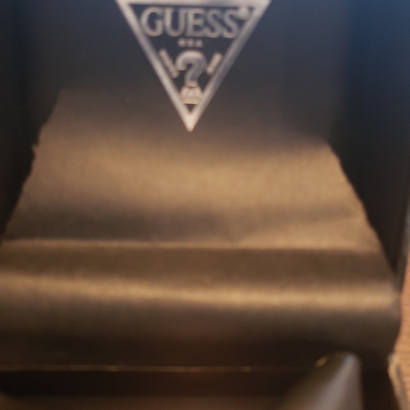 GUESS Watch. - Picture 7 of 8